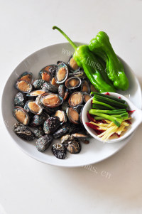 家常美食青椒炒小鲍鱼做法图解1)