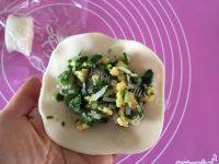 美味早餐韭菜盒子做法图解6)