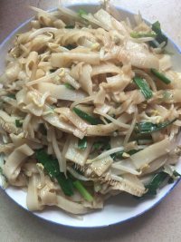 美味的湿炒牛河做法图解8)