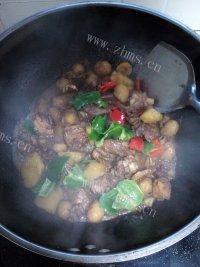 美味的茶香栗子鸡做法图解13)
