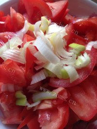 特色美食西红柿炒鸡蛋做法图解3)