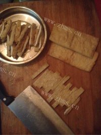 简易的香芹炒豆干做法图解2)