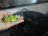 家常菜洋白菜炒西红柿做法图解4)
