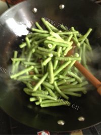 鸡肉煸酱香豆角做法图解8)
