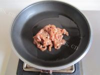营养食品洋葱韭菜炒鸭脯肉做法图解4)