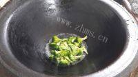 绿色食物清炒西兰花做法图解5)