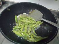 自制豆角炖粉条做法图解9)