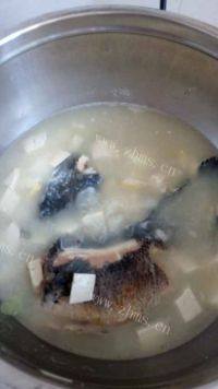 美味的黑鱼豆腐汤
