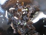 木耳炒黄瓜做法图解4)