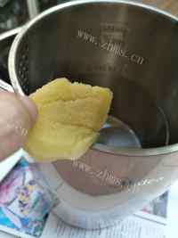 暖心暖胃的红枣枸杞姜糖茶做法图解4)