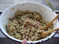 自制猪肉白菜蒸饺做法图解5)