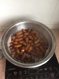 简单的干煸蚕蛹做法图解1)