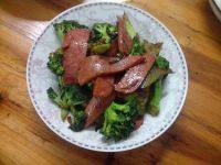 家常菜火腿炒西兰花