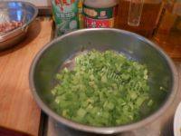 下酒菜芹菜拌花生做法图解6)