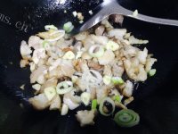 独特的红烧肉炖土豆做法图解7)