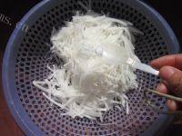香脆的清炒萝卜丝做法图解2)