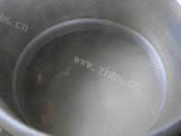 营养油面筋白菜龙骨汤做法图解5)
