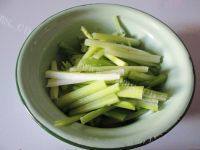 家常菜香芹炒豆干做法图解2)