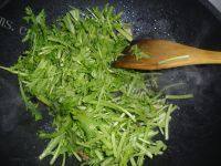 家常的茼蒿炒肉做法图解5)