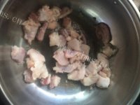 家常菜洋葱烧肉做法图解2)