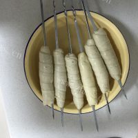 好吃的烤面筋串做法图解3)