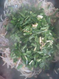 家常菜韭菜炒豆芽做法图解6)