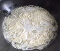 鲜香麻辣鸡丝凉面做法图解1)