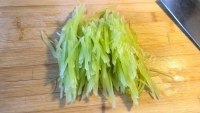 香飘十里的清炒莴笋做法图解4)