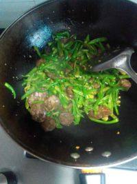 家常菜青椒炒香肠