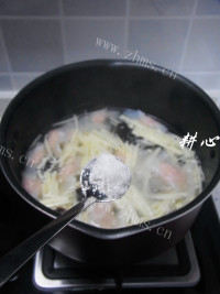 茭白木耳鱼饺汤做法图解8)
