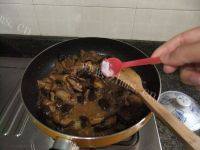 家常菜香菇焖鸡肉