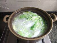 家常菜白菜排骨汤做法图解6)