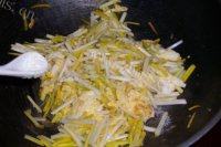「DIY美食」韭黄炒蛋做法图解10)