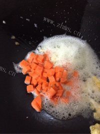 美味的虾仁炒饭做法图解4)