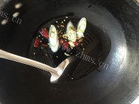 回味无穷的油焖大虾做法图解3)