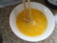 美味鸡蛋虾皮炒韭菜做法图解3)