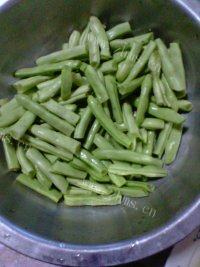 易做的豆角炖土豆做法图解2)