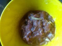 自制牛肉蒸包做法图解1)