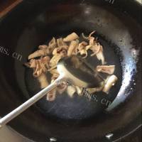 家常菜荷兰豆炒鱿鱼做法图解5)