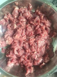 美味的湿炒牛河做法图解1)