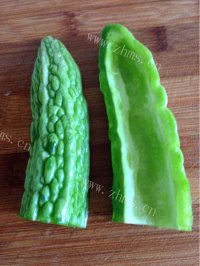 特下饭的苦瓜煎蛋做法图解1)