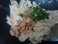 简易的腐竹炒肉片做法图解8)