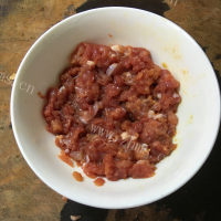 美味的瘦肉鸡蛋肠粉做法图解7)