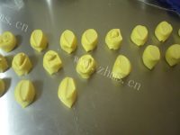 自制黄玫瑰馒头做法图解2)