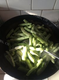 色泽不错的芸豆烧土豆做法图解6)