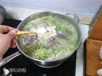 家常菜白菜排骨汤做法图解9)