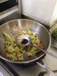 家常菜干煸菜花做法图解11)
