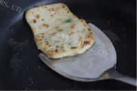 美味的葱花油饼做法图解13)