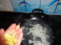 口感丰富的牛肉萝卜汤做法图解3)