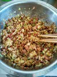 好吃酸菜肉蒸饺做法图解3)